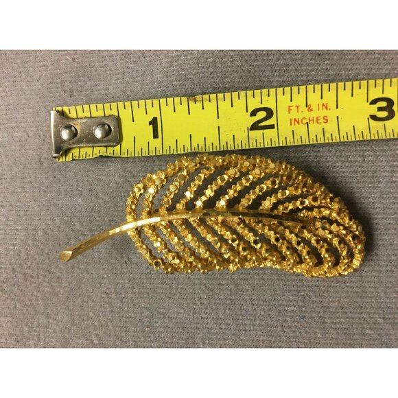 BSK Brooch Leaf Filigree Textured finish Gold-tone 3 " x 1" - Picture 3 of 7